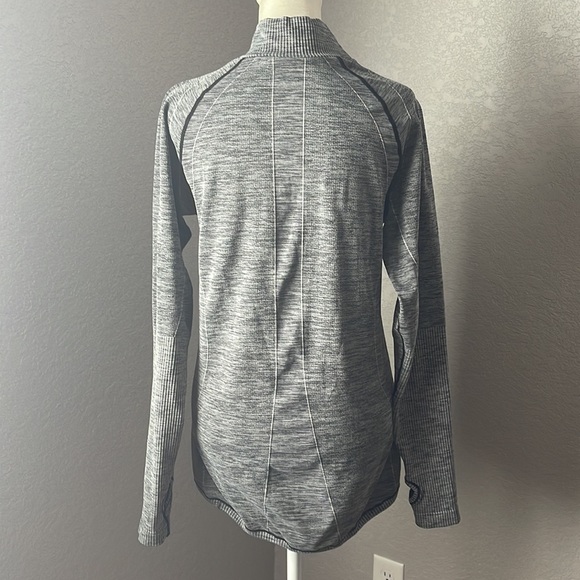 Saucony | 1/4 Zip Pullover - Picture 6 of 7